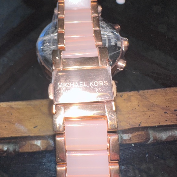 Micheal Kors Watch - Picture 2 of 7